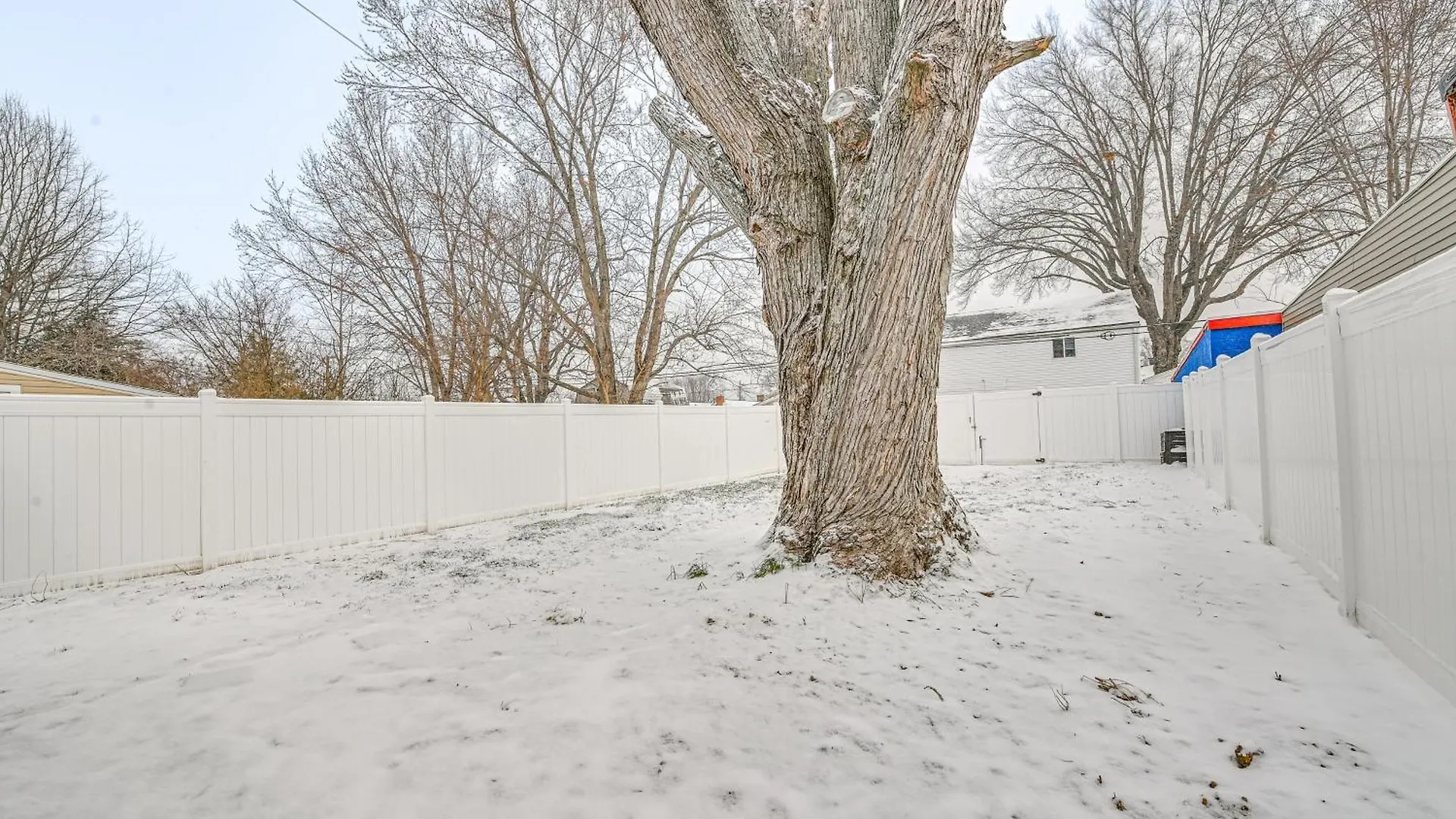 Family-Friendly Louisville Gem Prime Location! 0*,