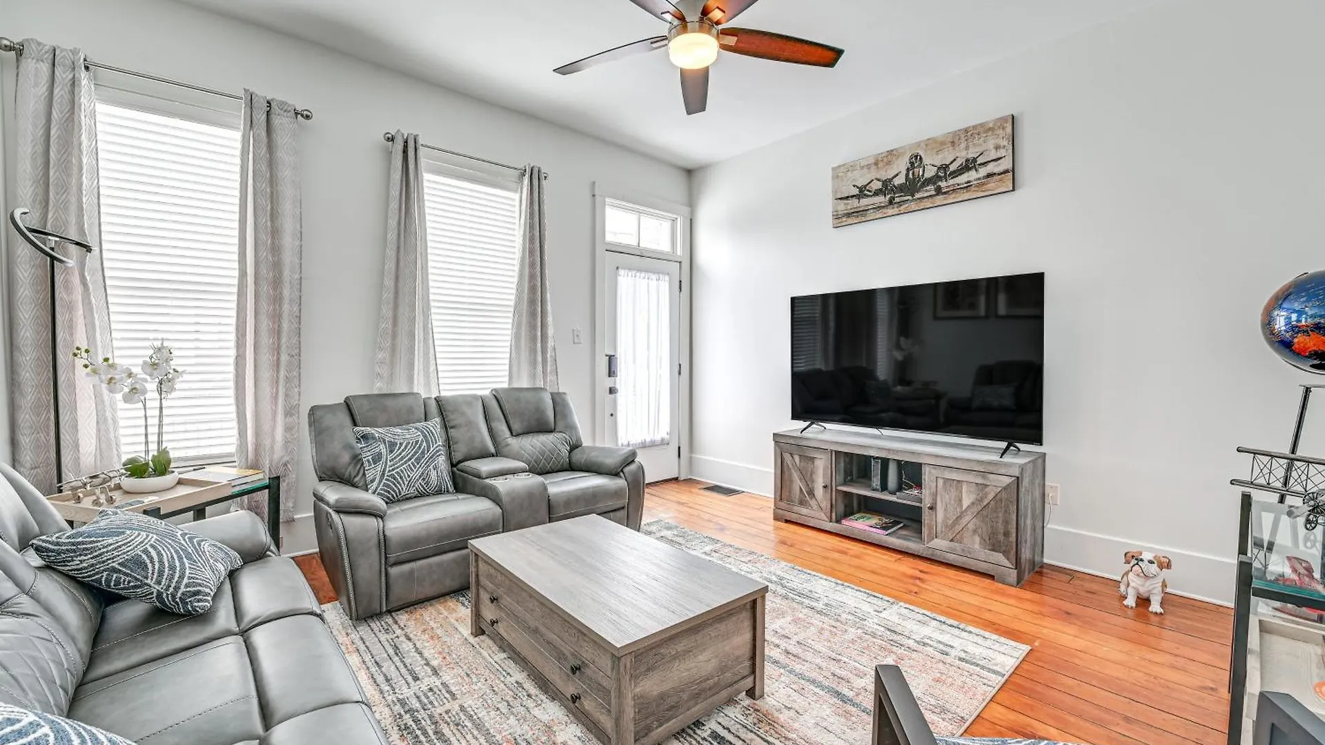 Family-Friendly Louisville Gem Prime Location!